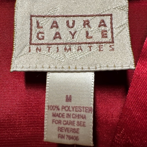 Intimo Luxurious Roseberry Satin Robe - Picture 5 of 12